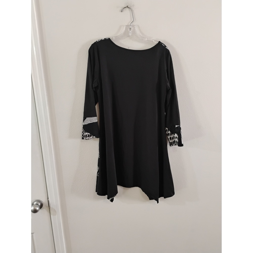 MT Collection Black White Geometric Tunic Sharkbite Hem 3/4 Sleeve Top Medium - Picture 3 of 3